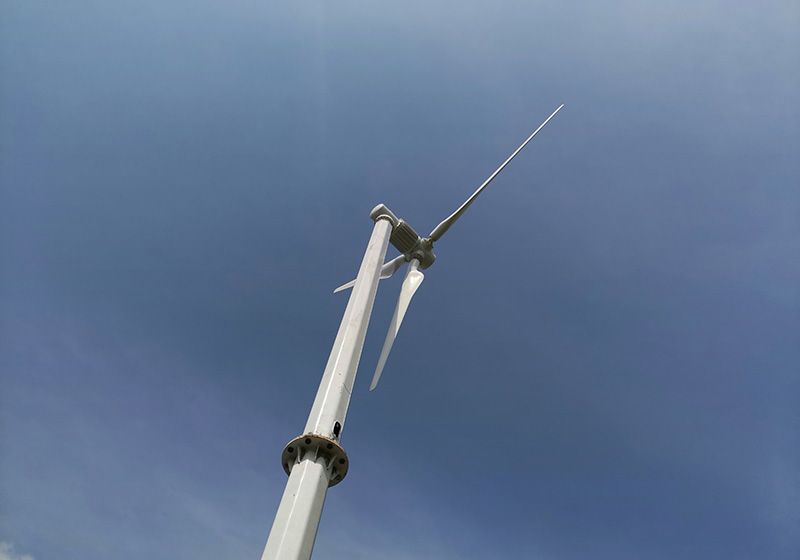 小型家用光伏板和小型風(fēng)力發(fā)電機(jī)能同時(shí)連接電池嗎？